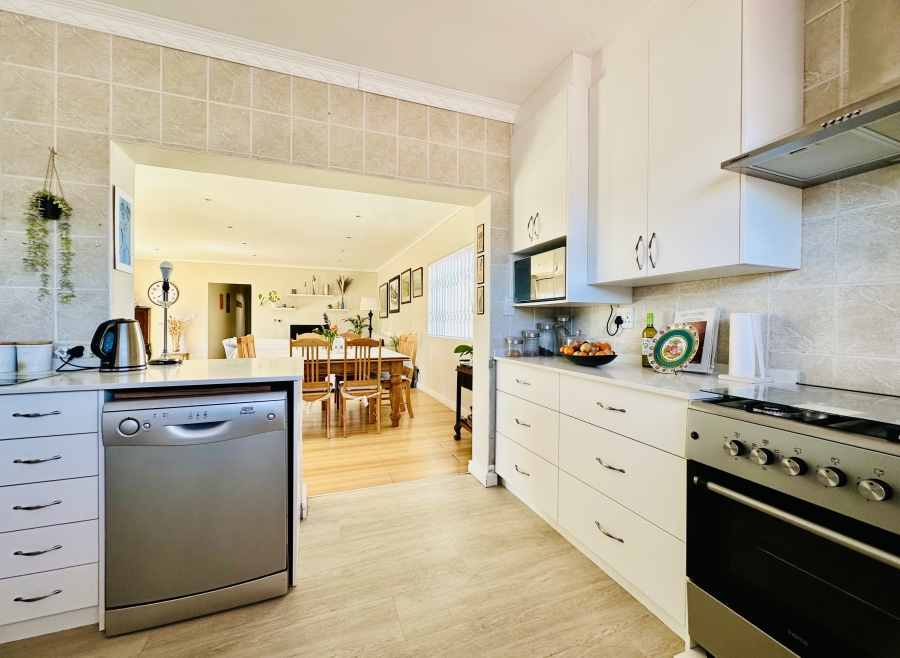 3 Bedroom Property for Sale in Westcliff Western Cape